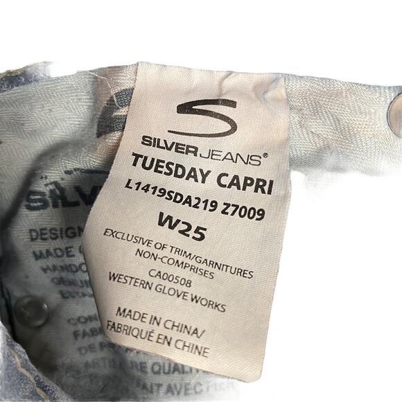SILVER JEANS Tuesday CAPRI Sz 25 Actual Waist 28 Distressed Embroidered Pockets - Picture 7 of 11